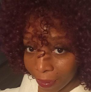 Meet your Posher, Nora